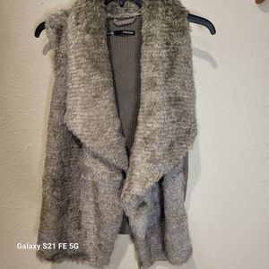 #8 Womens Medium  Maurices  Vest